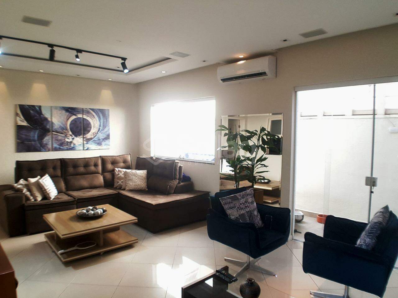 Casa em condomínio à venda no Condomínio Jardim das Palmeiras: 