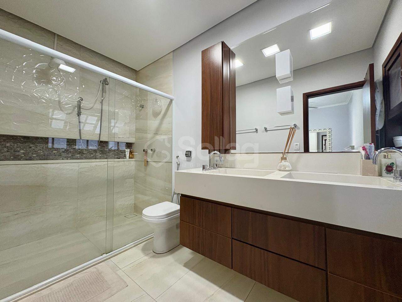Casa em condomínio à venda no Pinheirinho: 