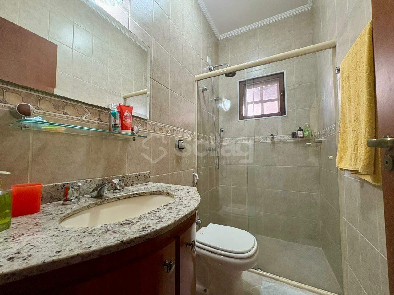 Casa em condomínio à venda no Pinheirinho: 