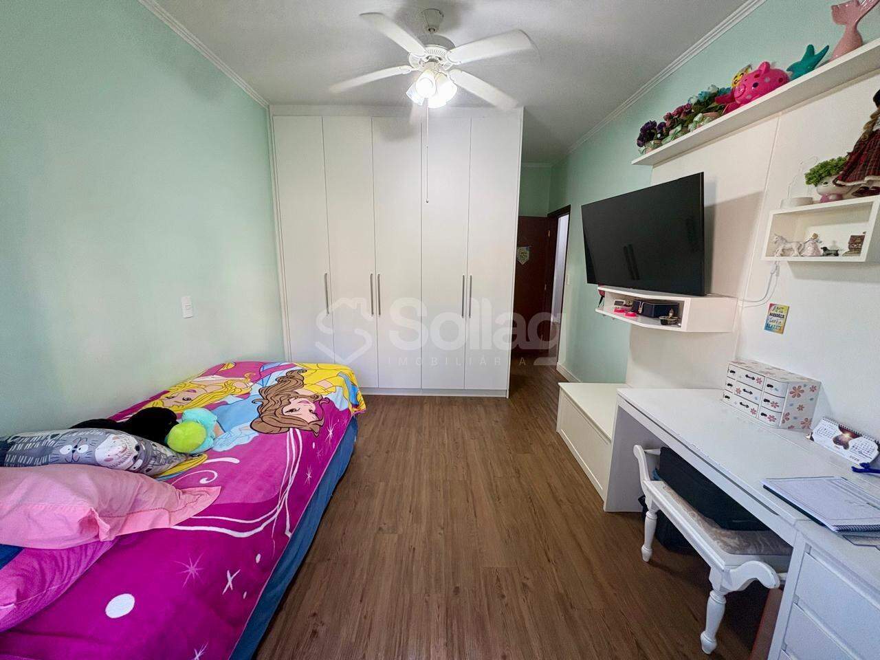 Casa em condomínio à venda no Pinheirinho: 