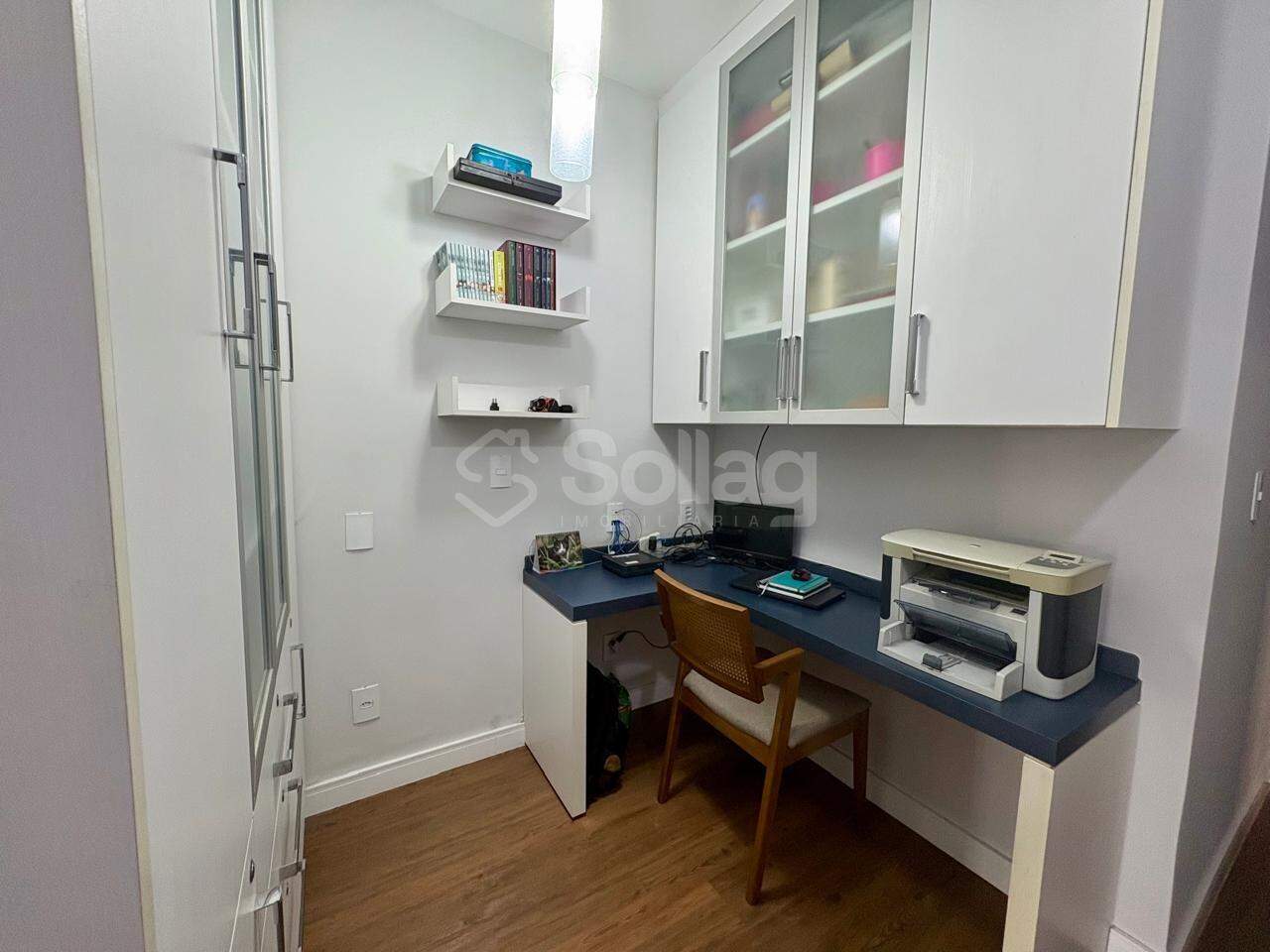 Casa em condomínio à venda no Pinheirinho: 