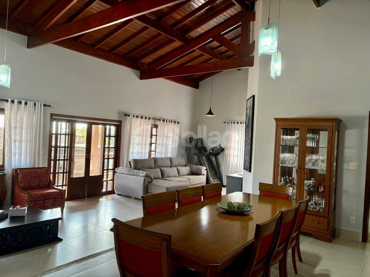 Casa em condomínio à venda no Pinheirinho: 