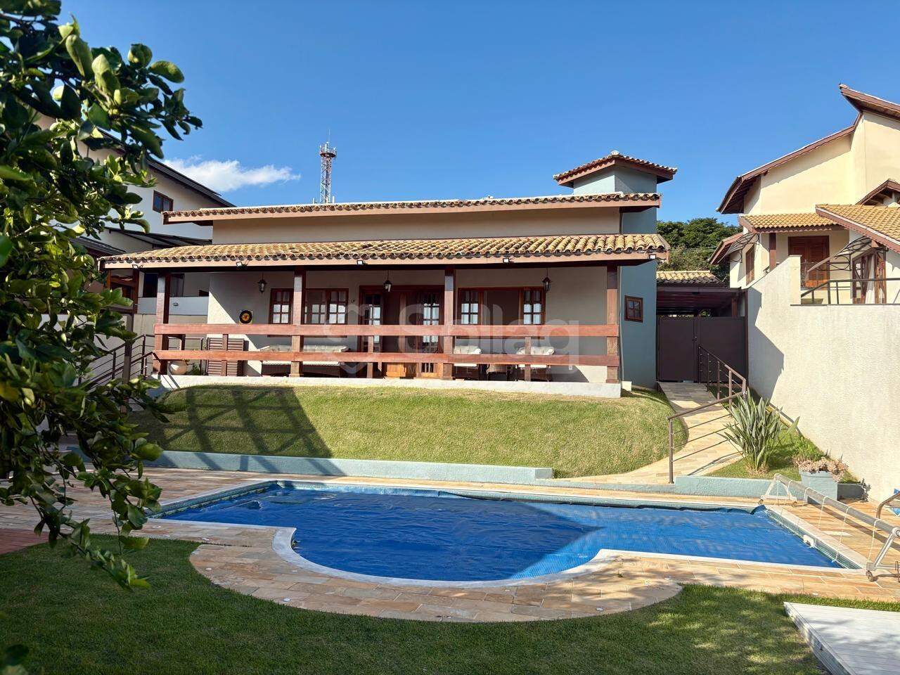 Casa em condomínio à venda no Pinheirinho: