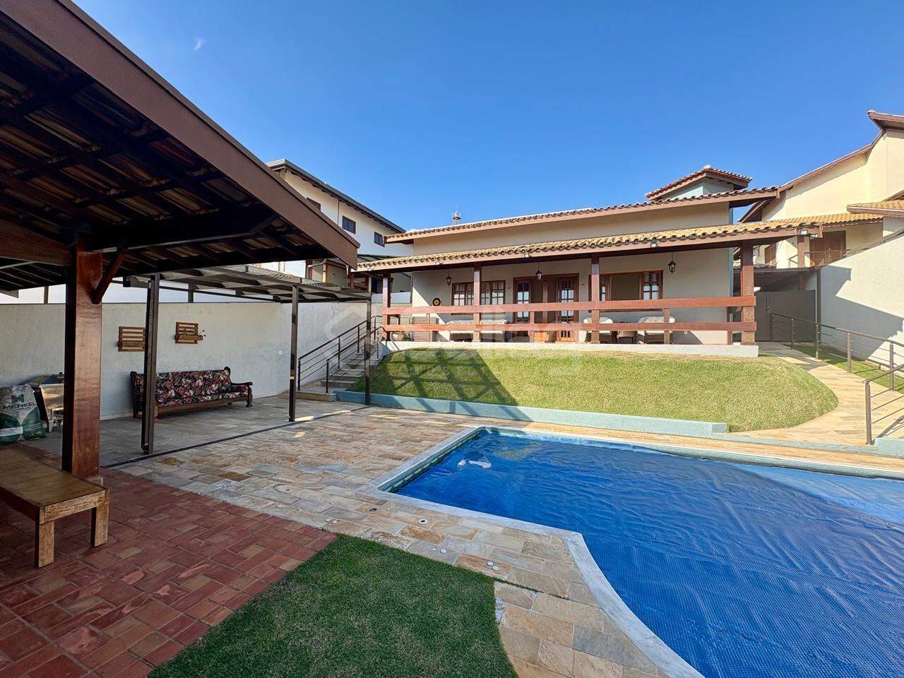 Casa em condomínio à venda no Pinheirinho: 