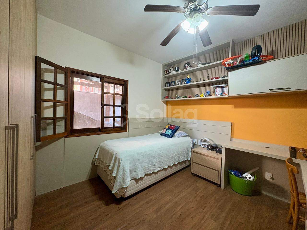 Casa em condomínio à venda no Pinheirinho: 
