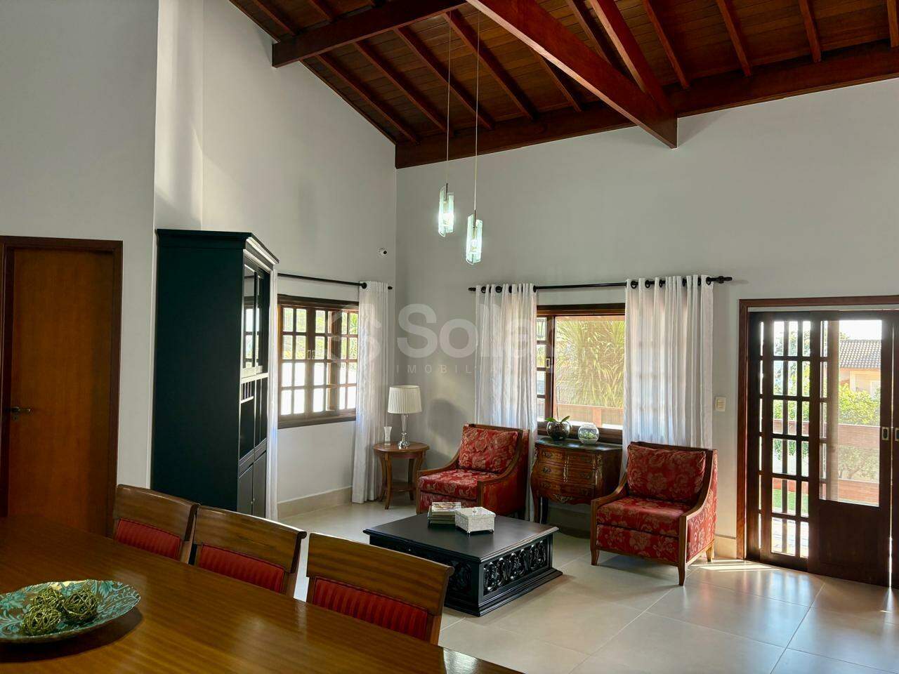 Casa em condomínio à venda no Pinheirinho: