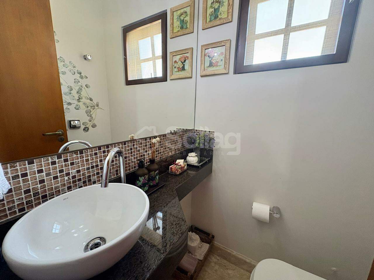 Casa em condomínio à venda no Pinheirinho: 