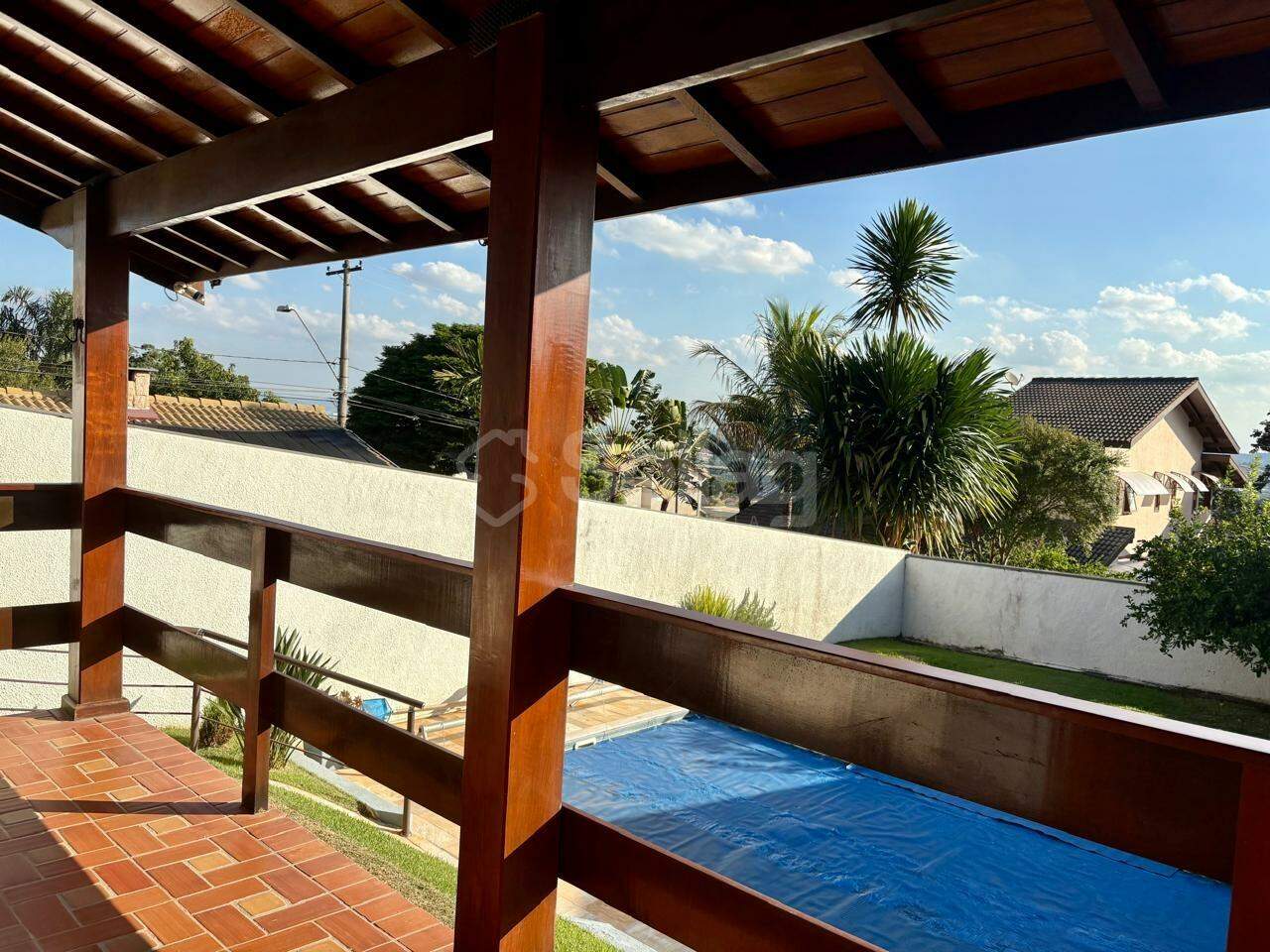 Casa em condomínio à venda no Pinheirinho: 