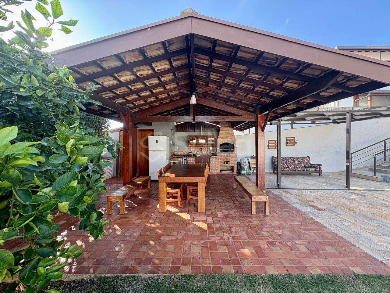 Casa em condomínio à venda no Pinheirinho: 