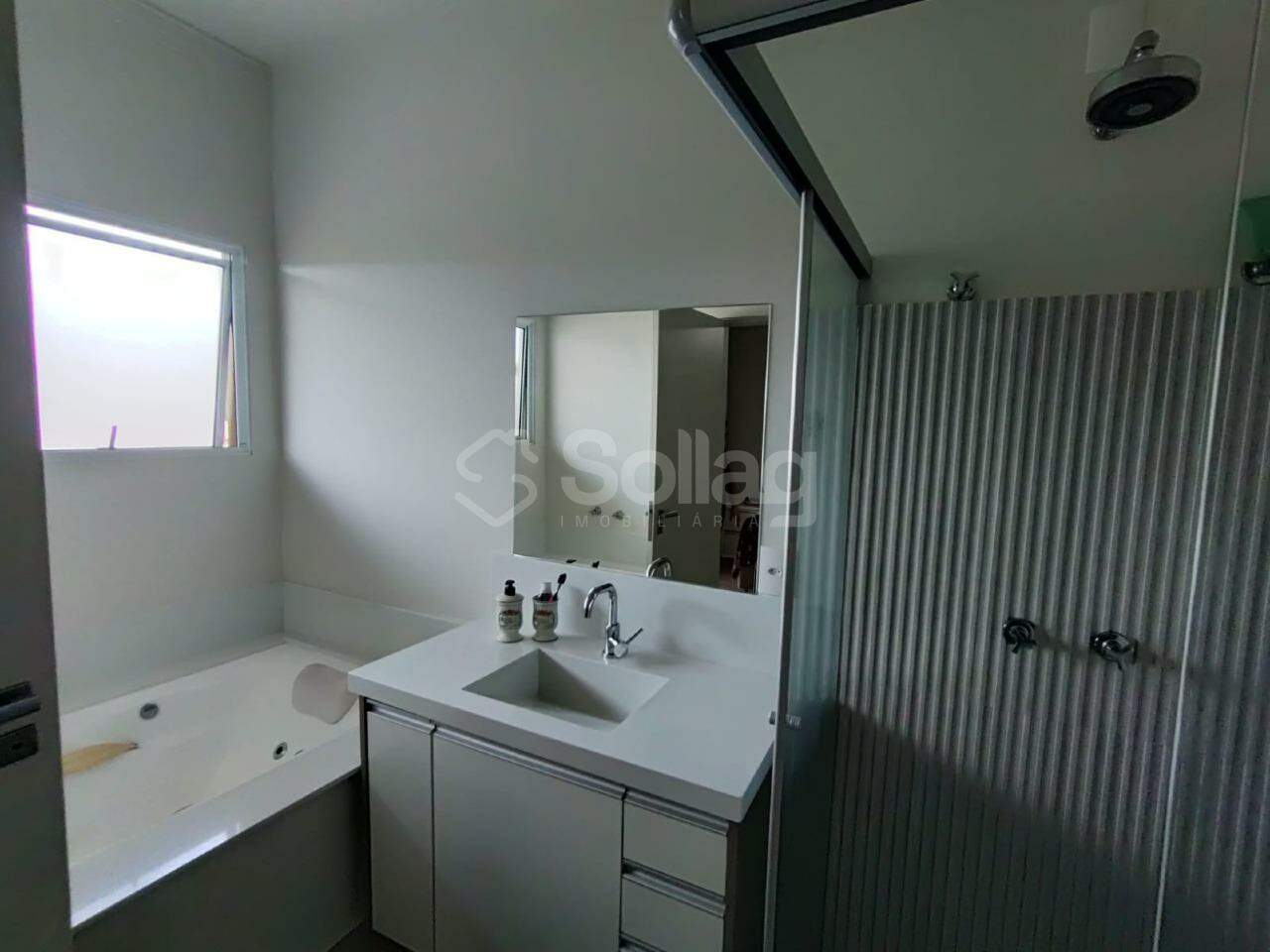 Casa em condomínio para aluguel no Bosque: 