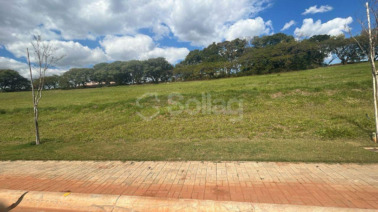 Terreno em condomínio à venda no Condomínio Fazenda da Grama: 