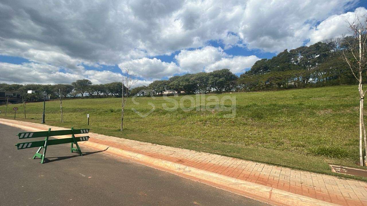 Terreno em condomínio à venda no Condomínio Fazenda da Grama: 