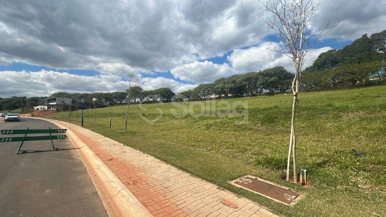 Terreno em condomínio à venda no Condomínio Fazenda da Grama: 