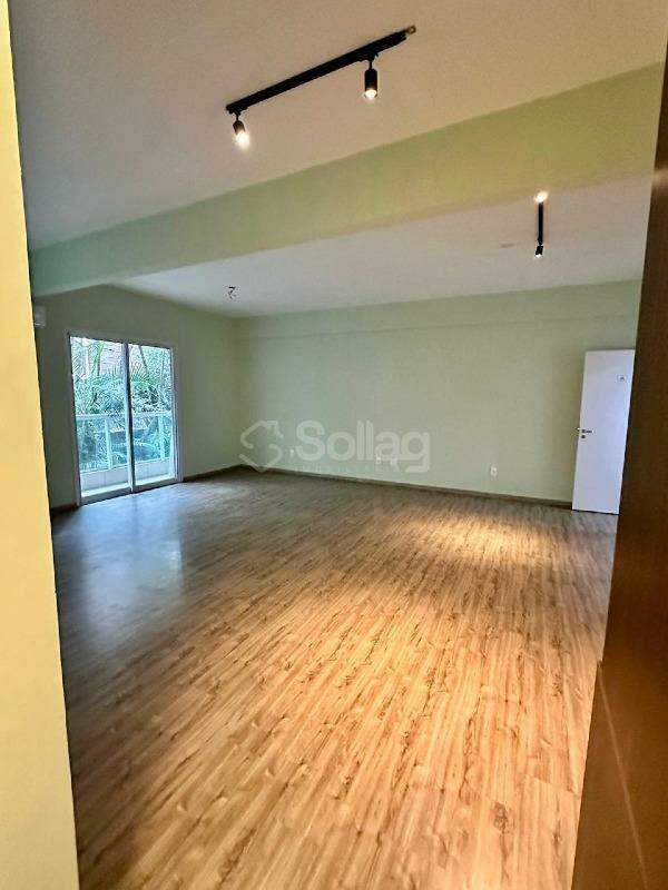 Sala à venda no Centro: 