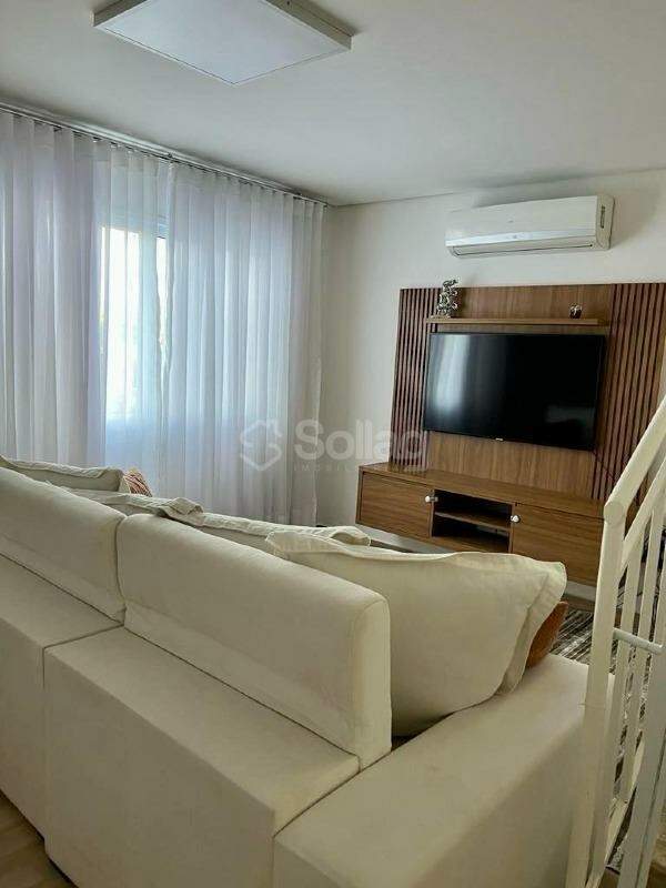 Casa em condomínio à venda no Vila Omizollo: 