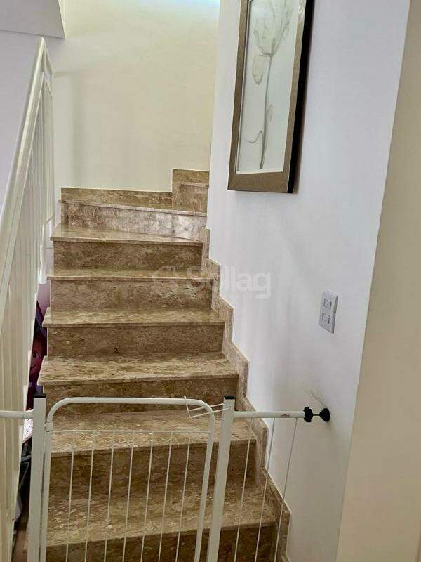 Casa em condomínio à venda no Vila Omizollo: 