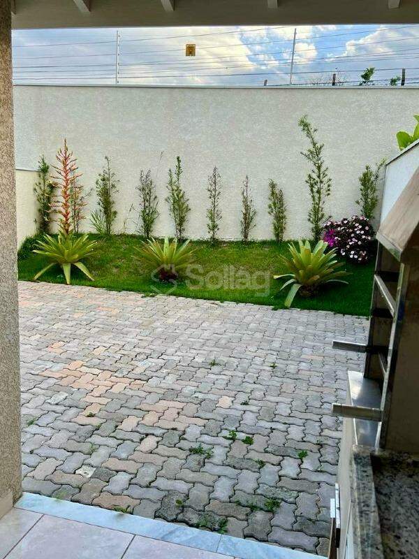 Casa em condomínio à venda no Vila Omizollo: