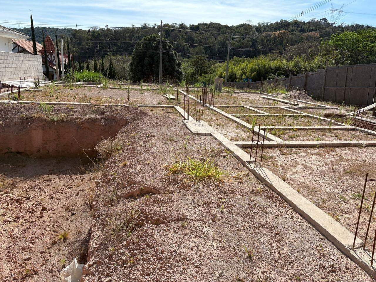 Terreno em condomínio à venda no Condomínio Reserva Santa Isabel I: 