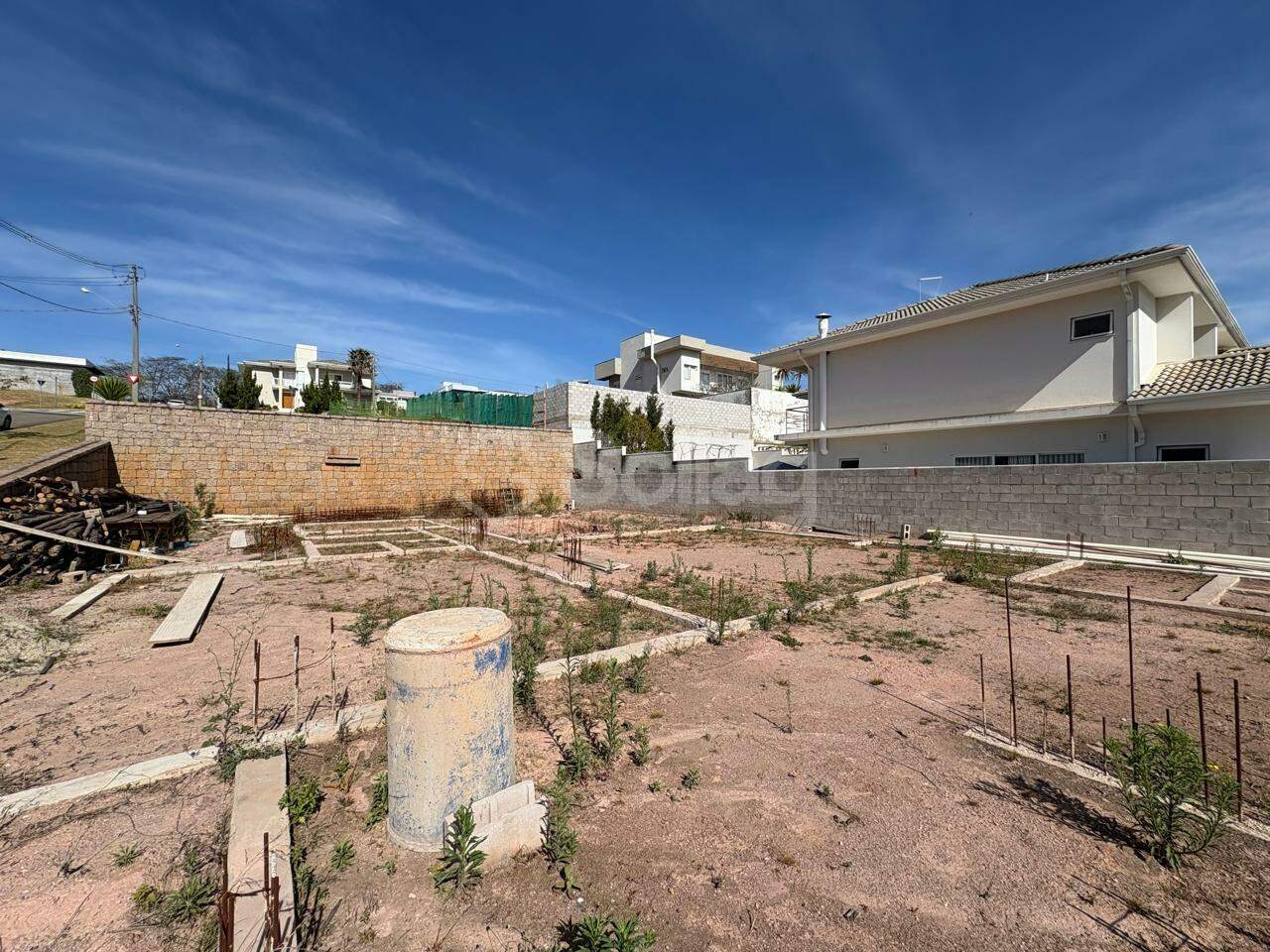 Terreno em condomínio à venda no Condomínio Reserva Santa Isabel I: 