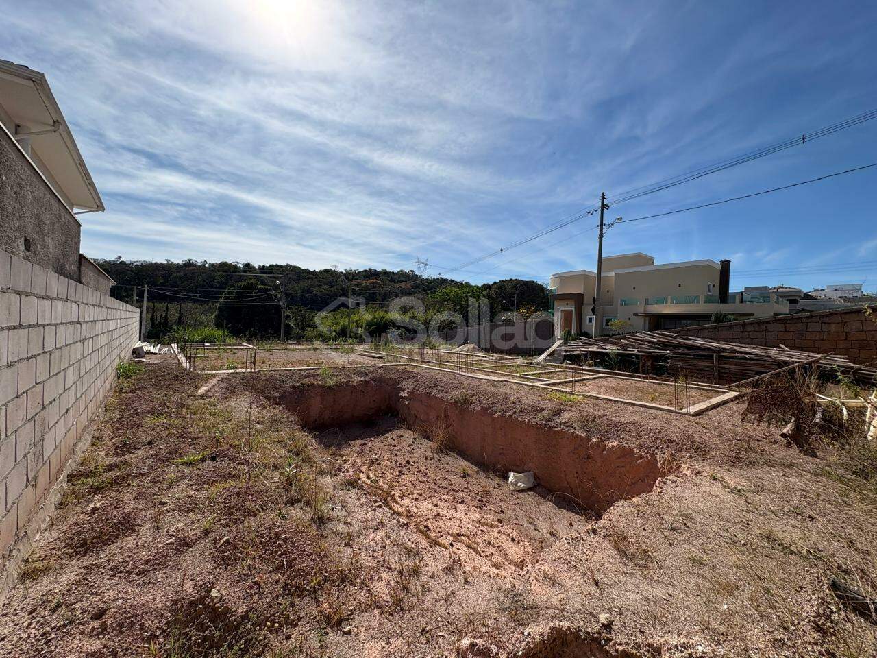 Terreno em condomínio à venda no Condomínio Reserva Santa Isabel I: 