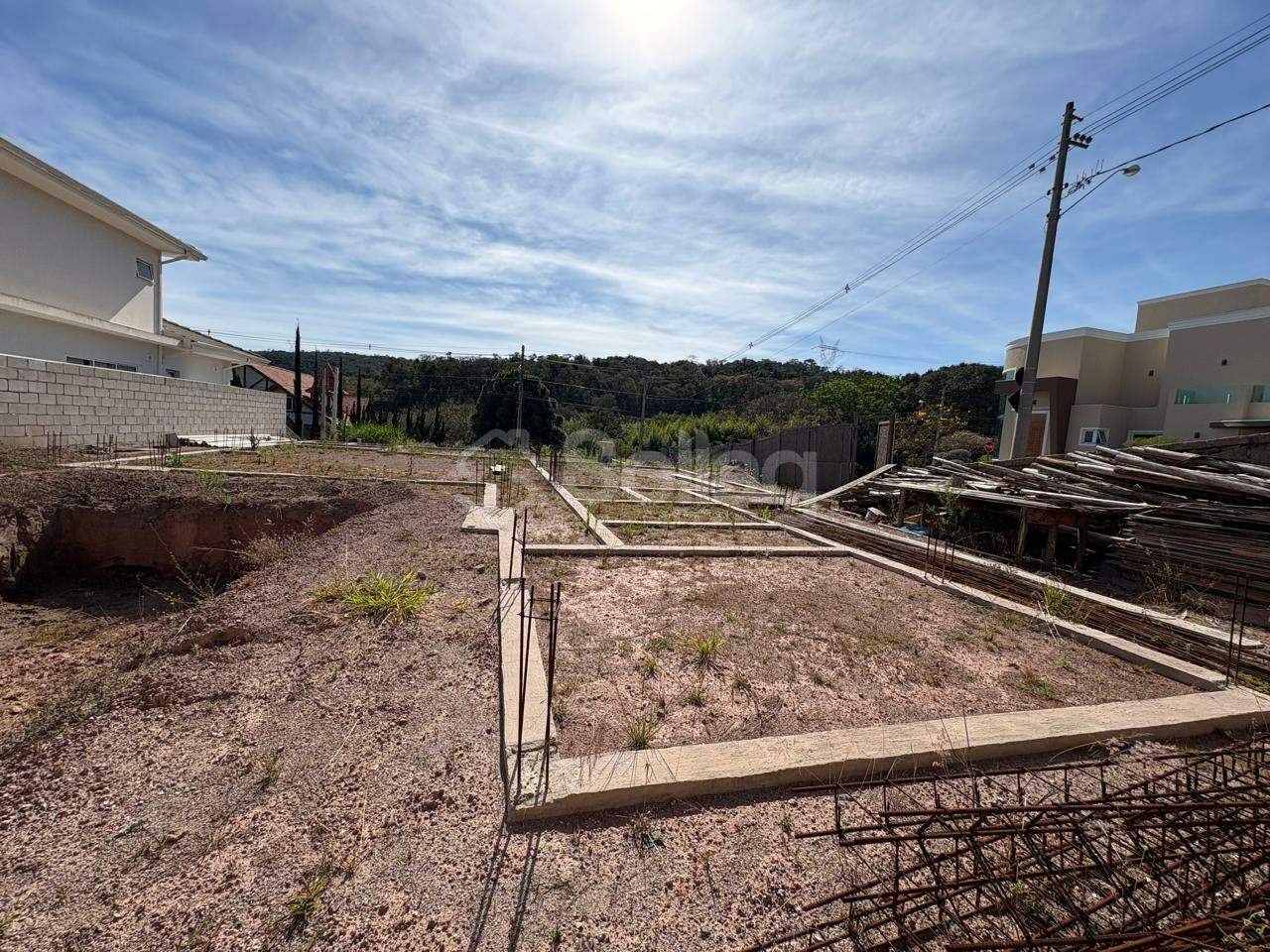 Terreno em condomínio à venda no Condomínio Reserva Santa Isabel I: 
