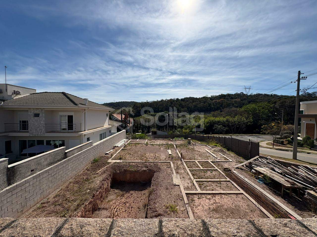 Terreno em condomínio à venda no Condomínio Reserva Santa Isabel I: 