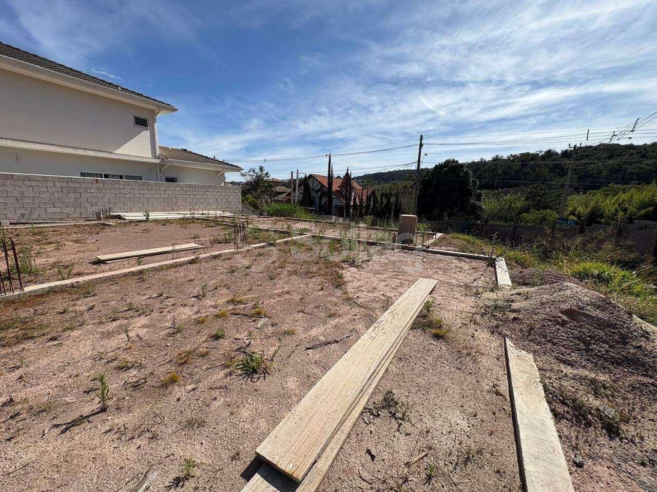 Terreno em condomínio à venda no Condomínio Reserva Santa Isabel I: 