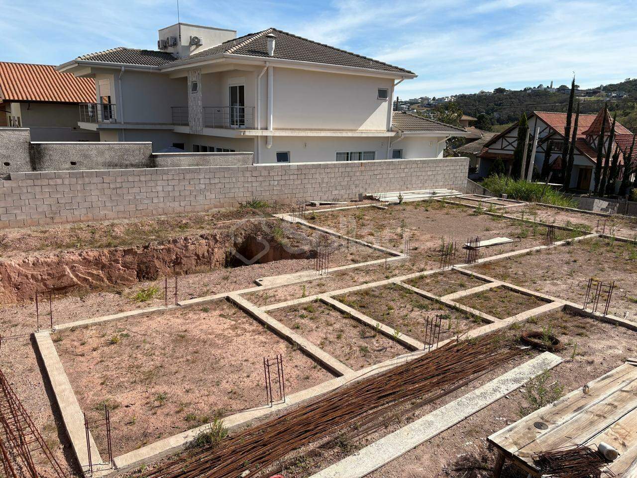 Terreno em condomínio à venda no Condomínio Reserva Santa Isabel I: 