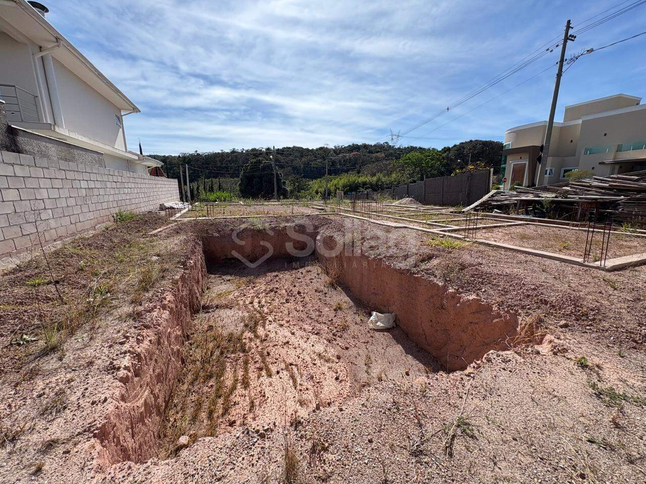 Terreno em condomínio à venda no Condomínio Reserva Santa Isabel I: 