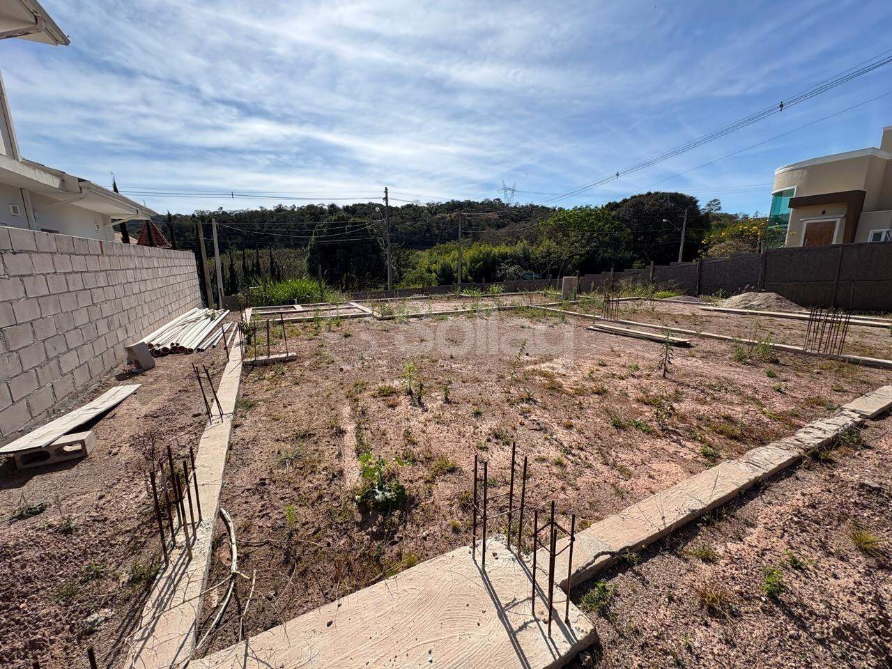 Terreno em condomínio à venda no Condomínio Reserva Santa Isabel I: 