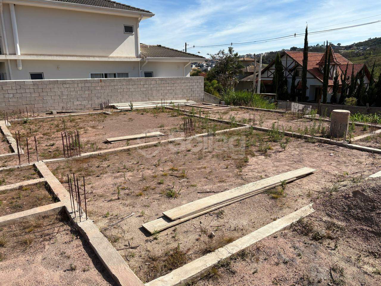 Terreno em condomínio à venda no Condomínio Reserva Santa Isabel I: 