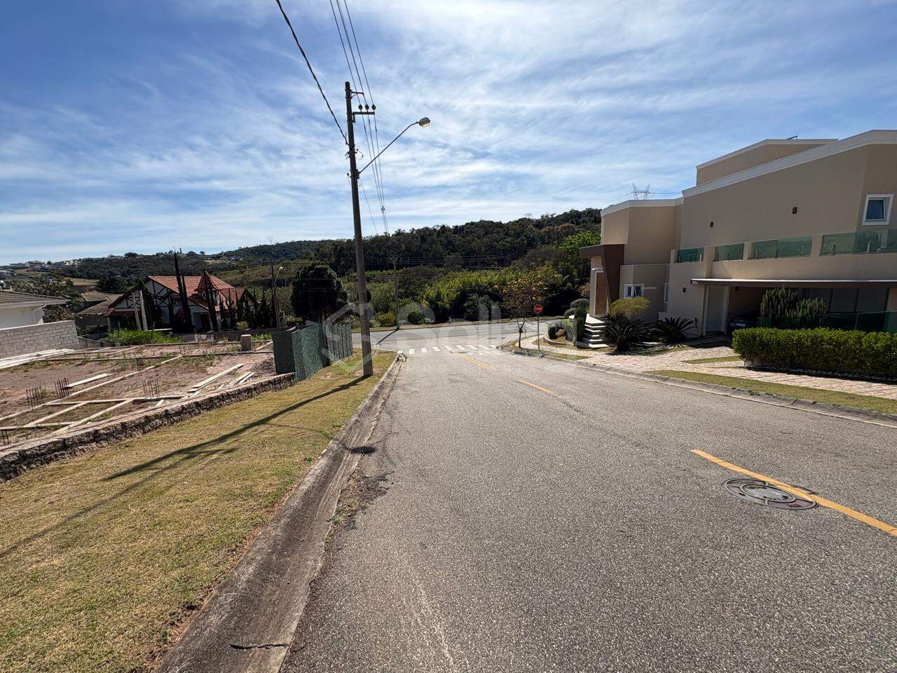 Terreno em condomínio à venda no Condomínio Reserva Santa Isabel I: 