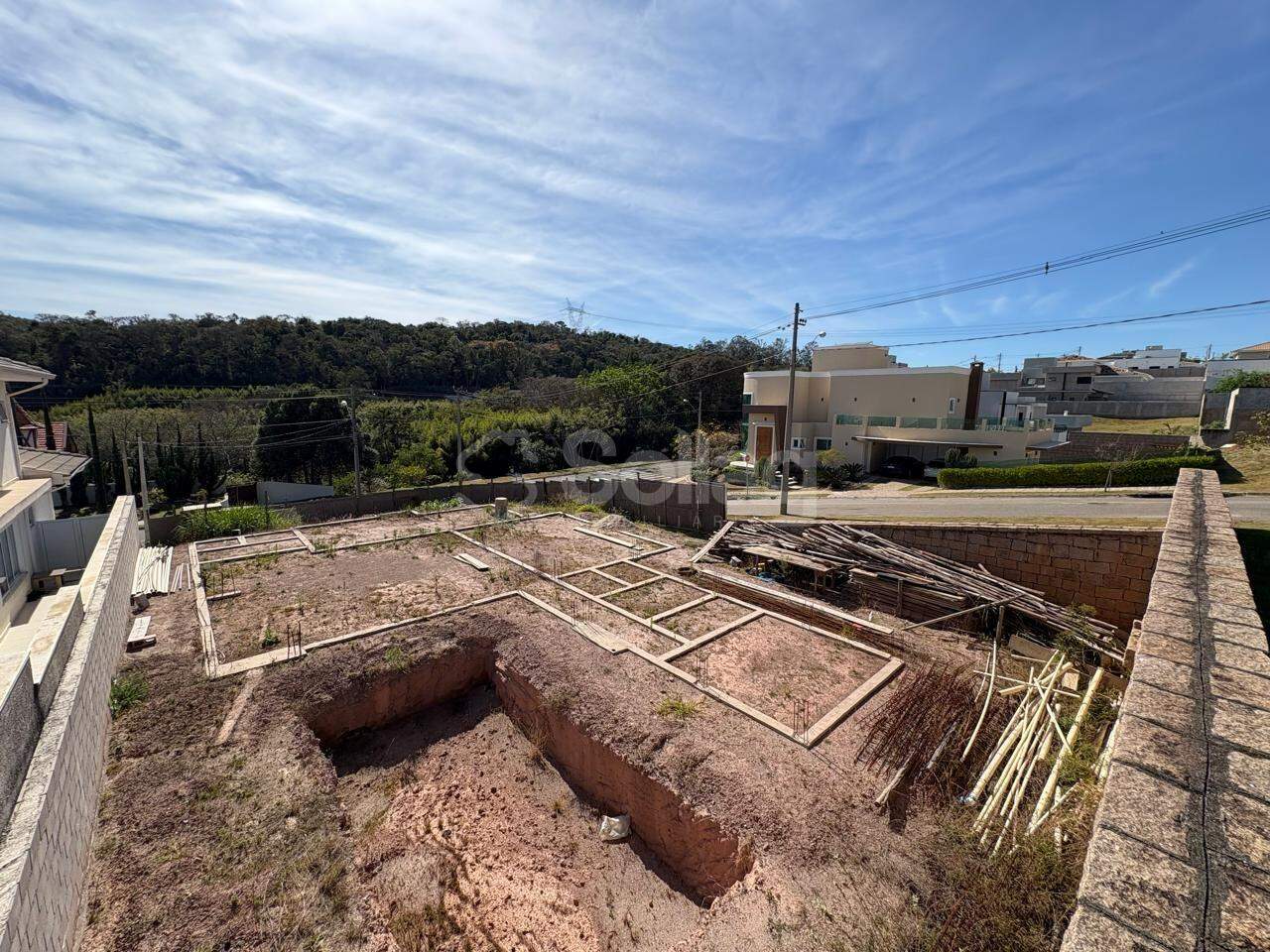 Terreno em condomínio à venda no Condomínio Reserva Santa Isabel I: 