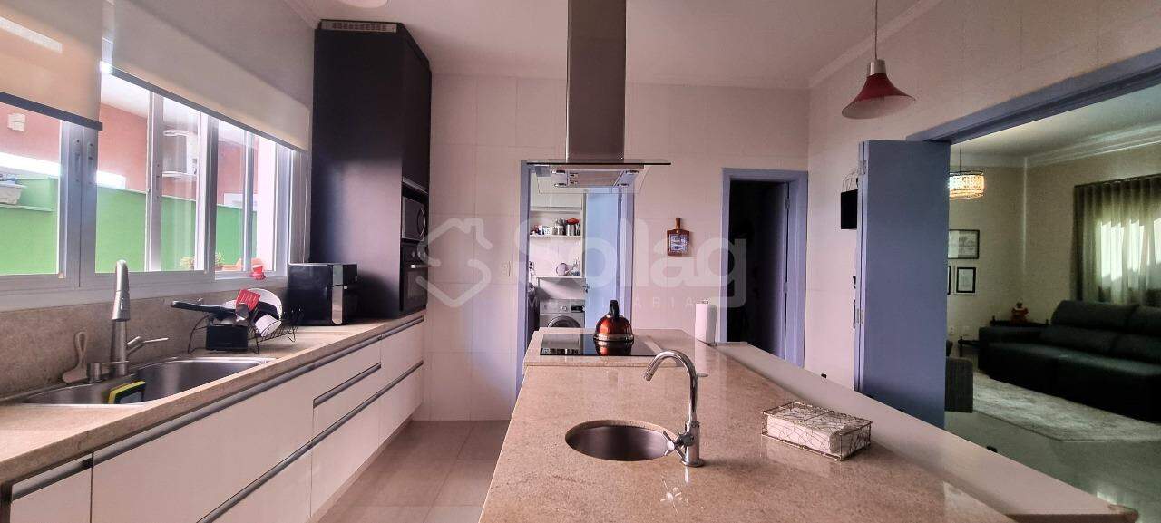 Casa em condomínio à venda no Condomínio Florada da Mata: 