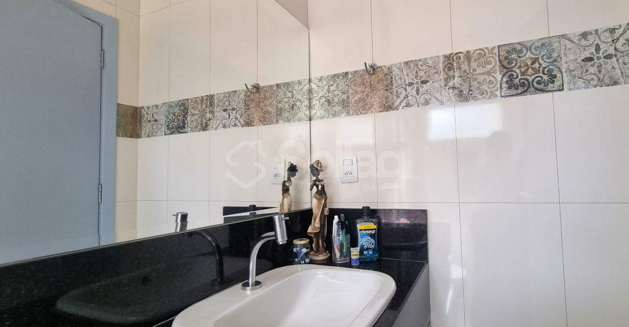 Casa em condomínio à venda no Condomínio Florada da Mata: 