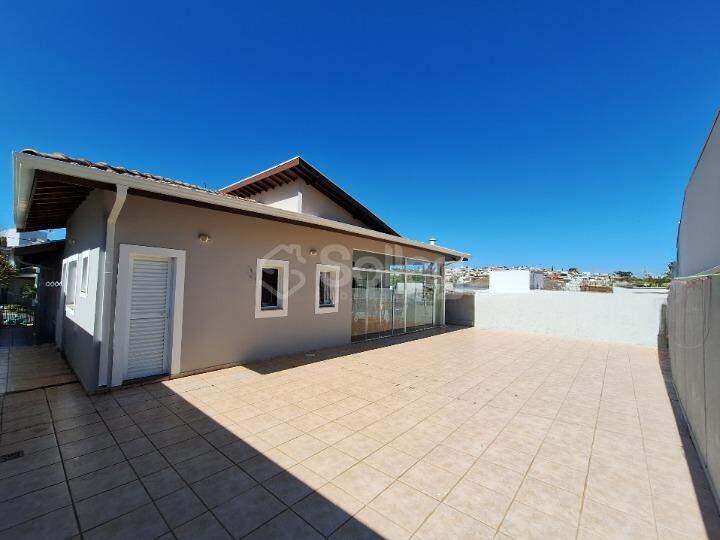 Casa em condomínio para aluguel no Pinheirinho: 
