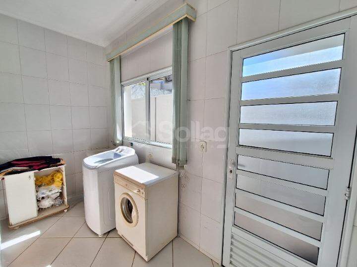 Casa em condomínio para aluguel no Pinheirinho: 