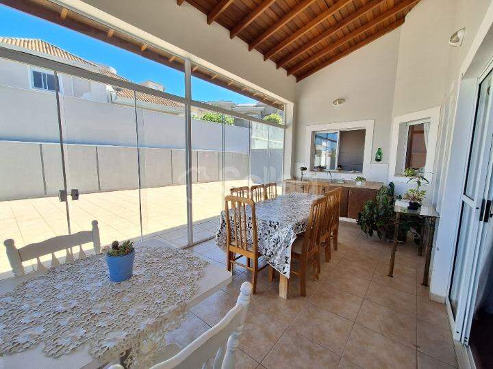 Casa em condomínio para aluguel no Pinheirinho: 