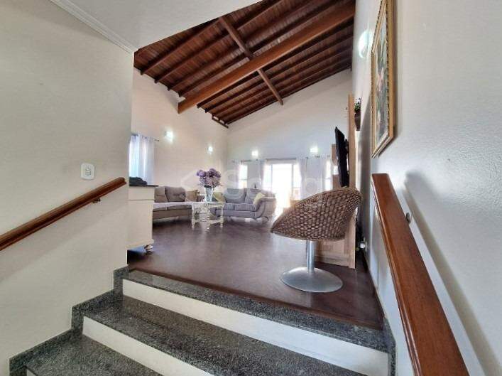 Casa em condomínio para aluguel no Pinheirinho: 