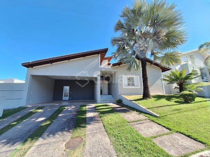 Casa em condomínio para aluguel no Pinheirinho: 