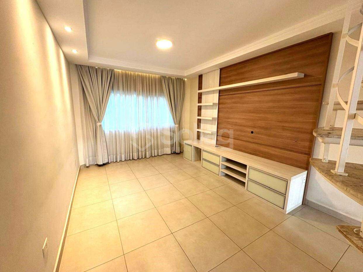 Casa em condomínio para aluguel no Pinheirinho: 