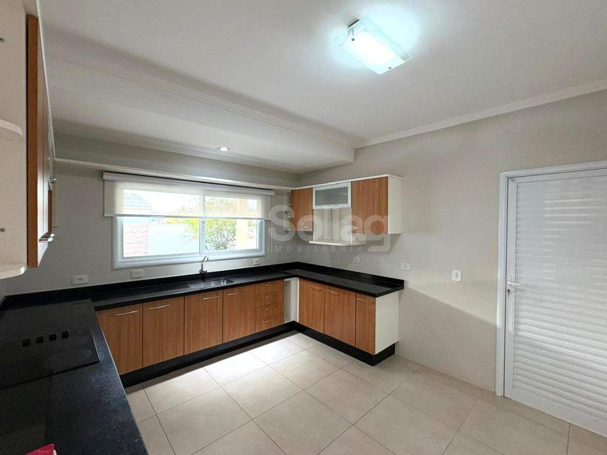 Casa em condomínio para aluguel no Pinheirinho: 