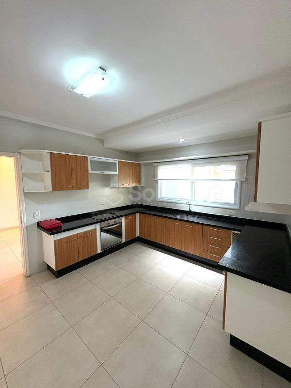 Casa em condomínio para aluguel no Pinheirinho: 