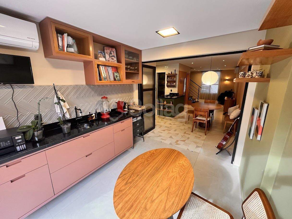 Casa em condomínio para aluguel no Pinheirinho: 