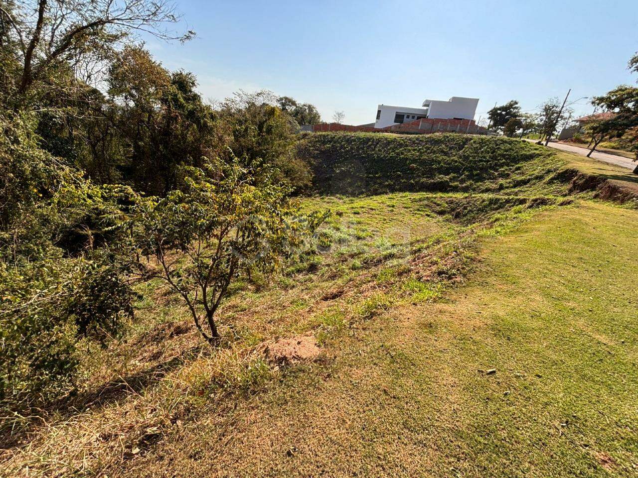 Terreno em condomínio à venda no Condomínio Jardim Primavera: 