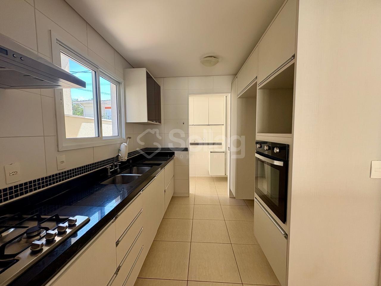 Casa em condomínio à venda no Pinheirinho: 