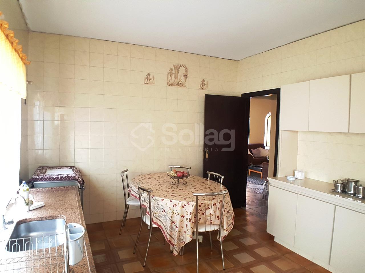 Casa à venda no Centro: 