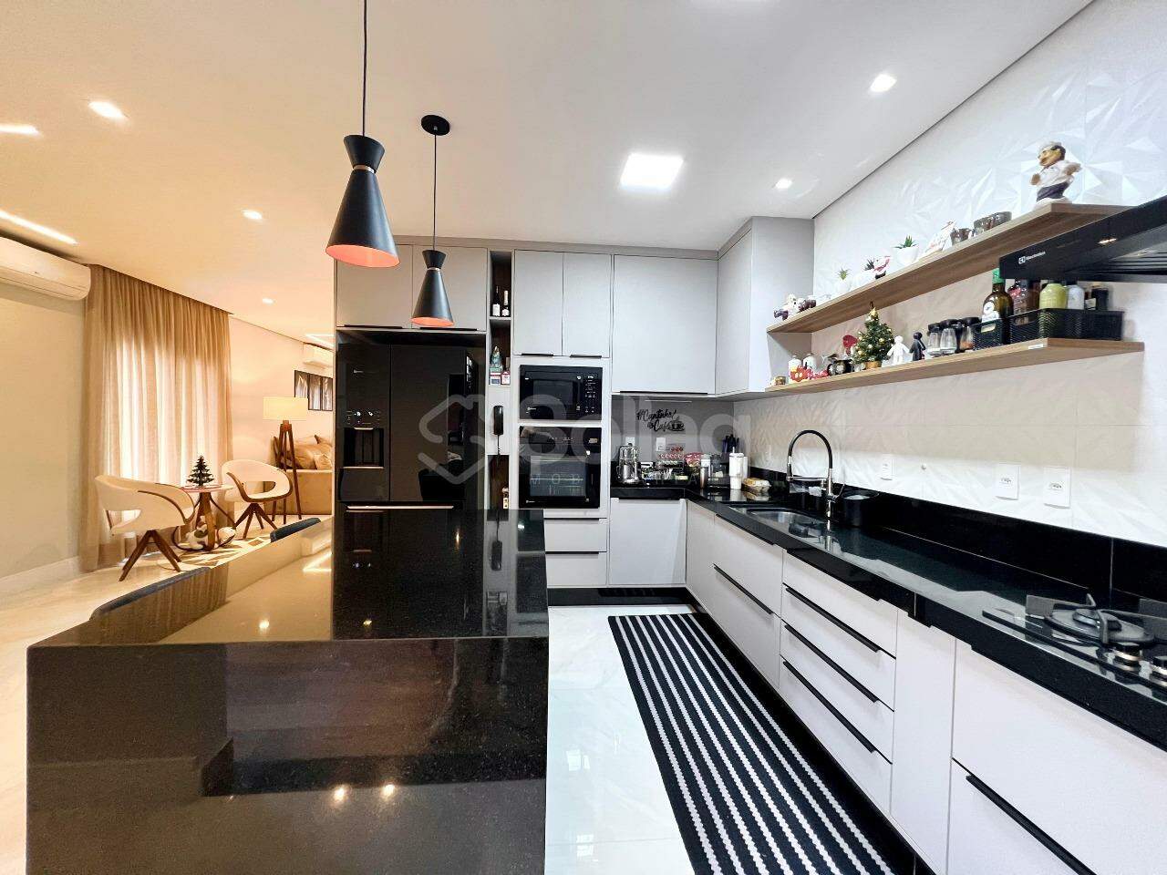 Casa em condomínio à venda no Jardim Paiquerê: 