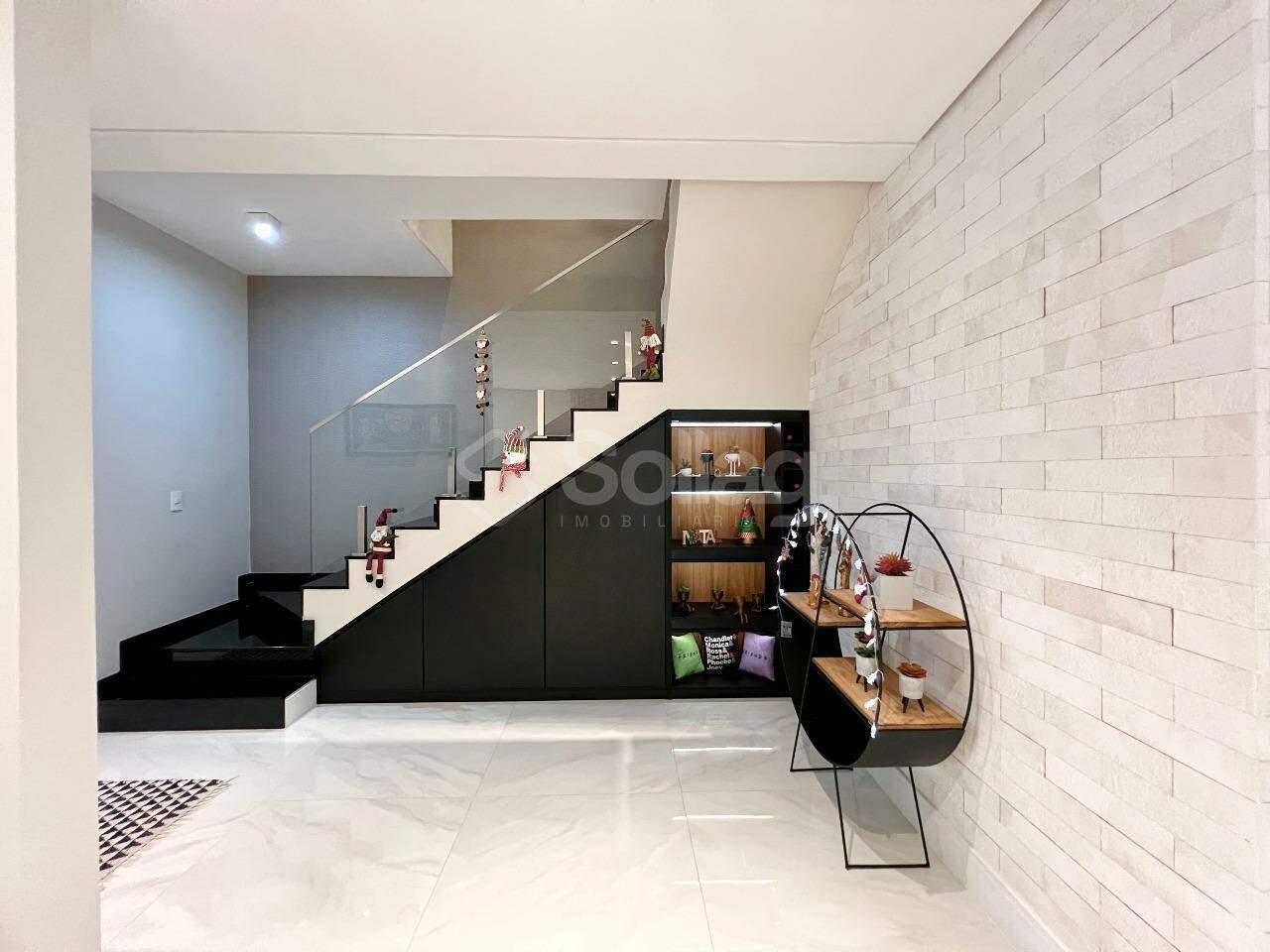 Casa em condomínio à venda no Jardim Paiquerê: 