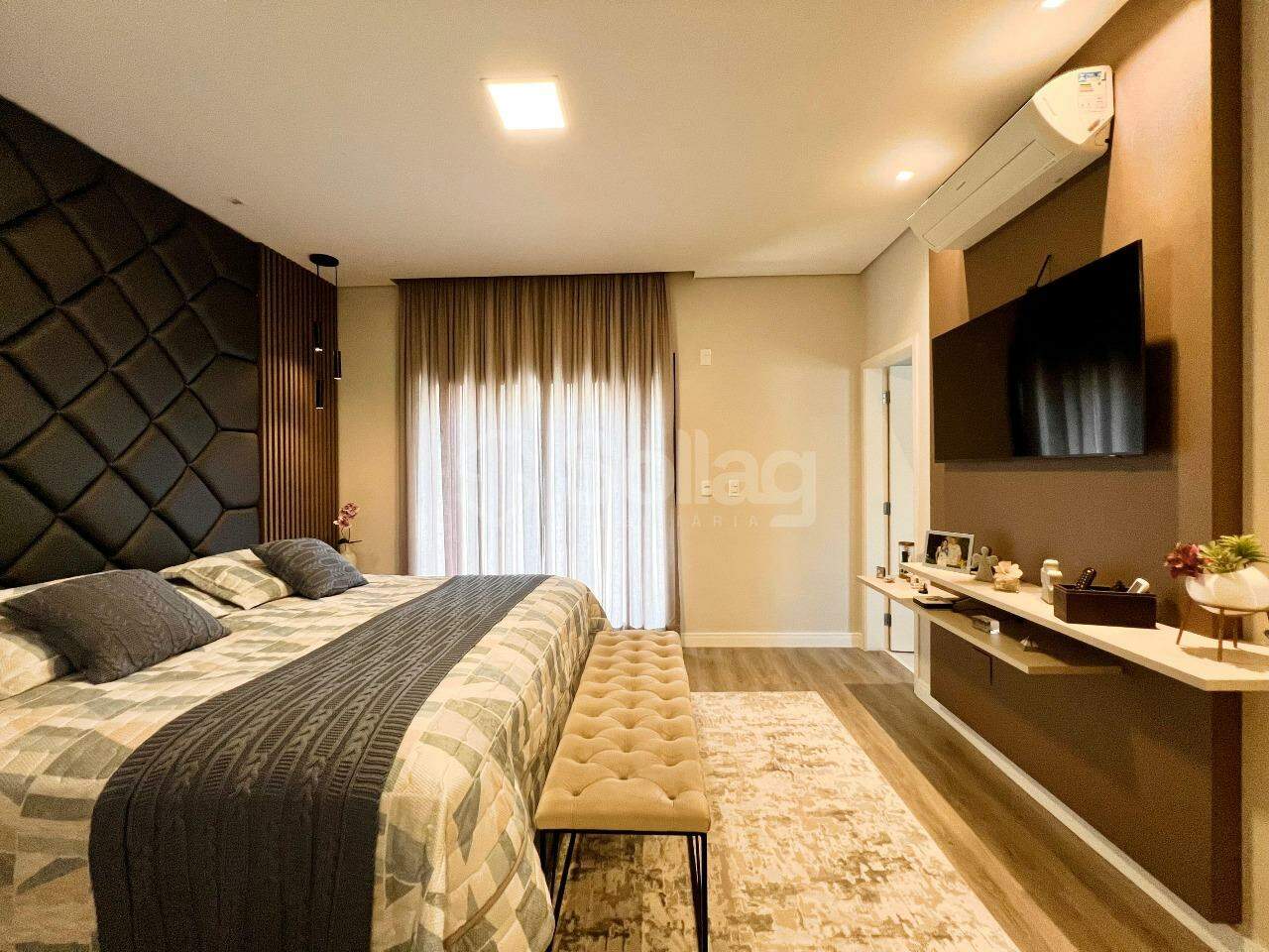 Casa em condomínio à venda no Jardim Paiquerê: 